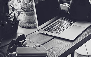 爱游戏亚洲官网-C罗梅西同场竞技，一决足坛巅峰！