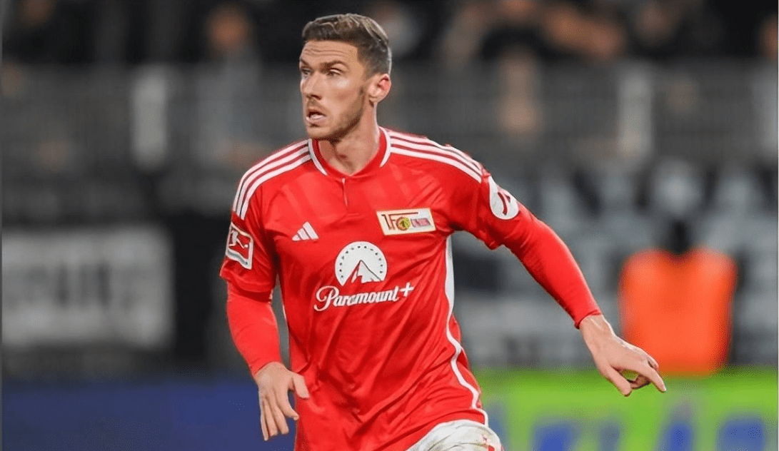 包含沃尔夫斯堡客场战平，保持不败纪录的词条