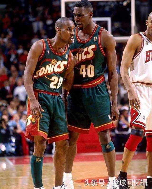 爱游戏登录入口-防守大师登场，双方互有攻防优势