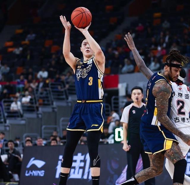 江苏男篮遭遇惨败,战绩连续下滑 江苏男篮遭遇惨败,战绩连续下滑