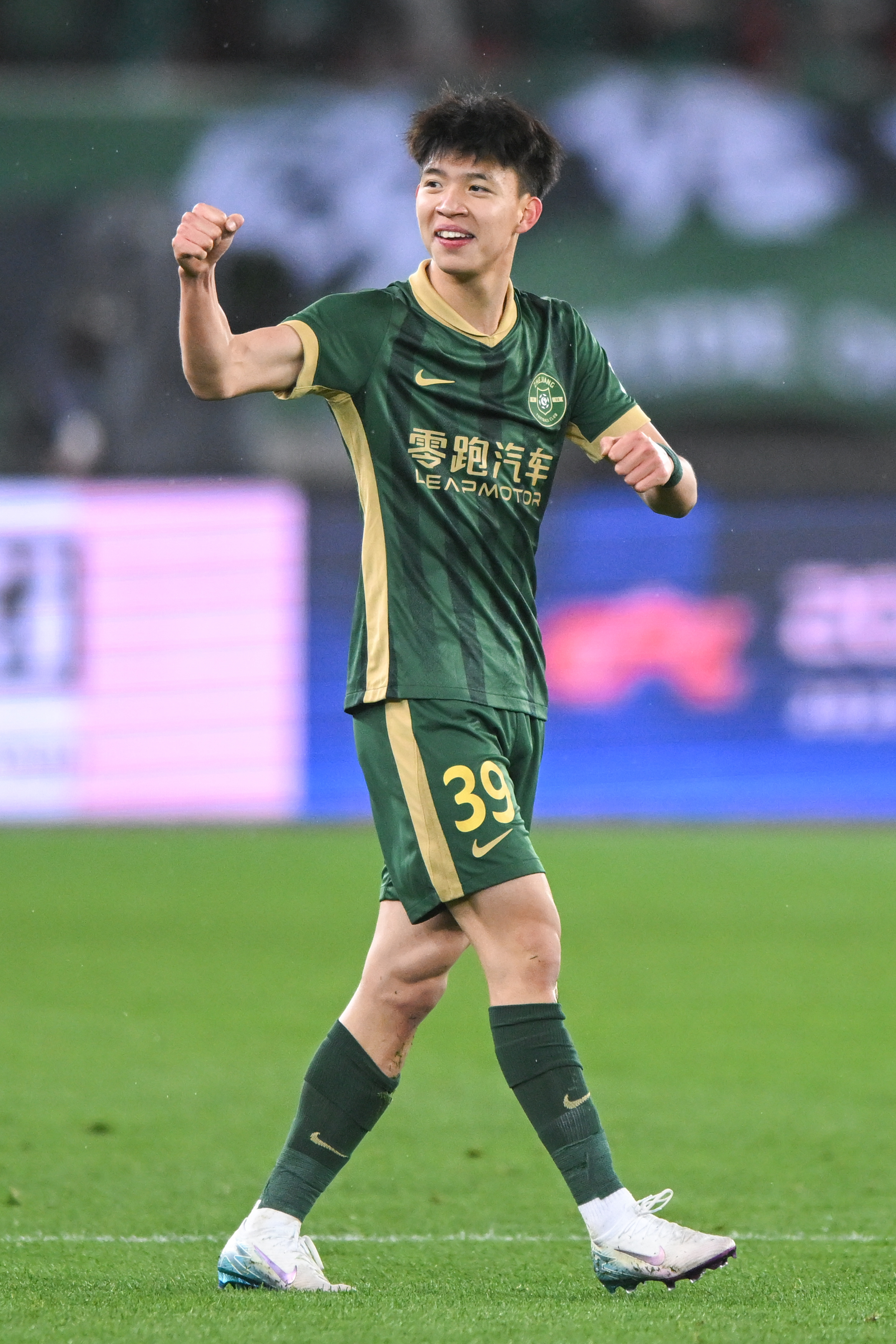 爱游戏登录入口-明星球员在联赛中表现出色，广受好评