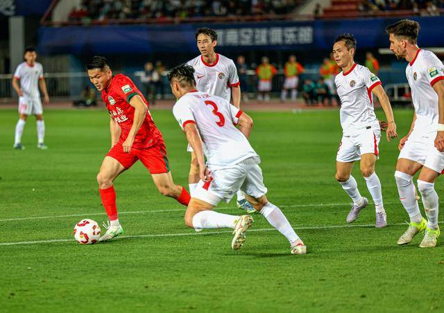 亚洲足球比赛激发了球员们斗志和信心 亚洲足球比赛激发了球员们斗志和信心