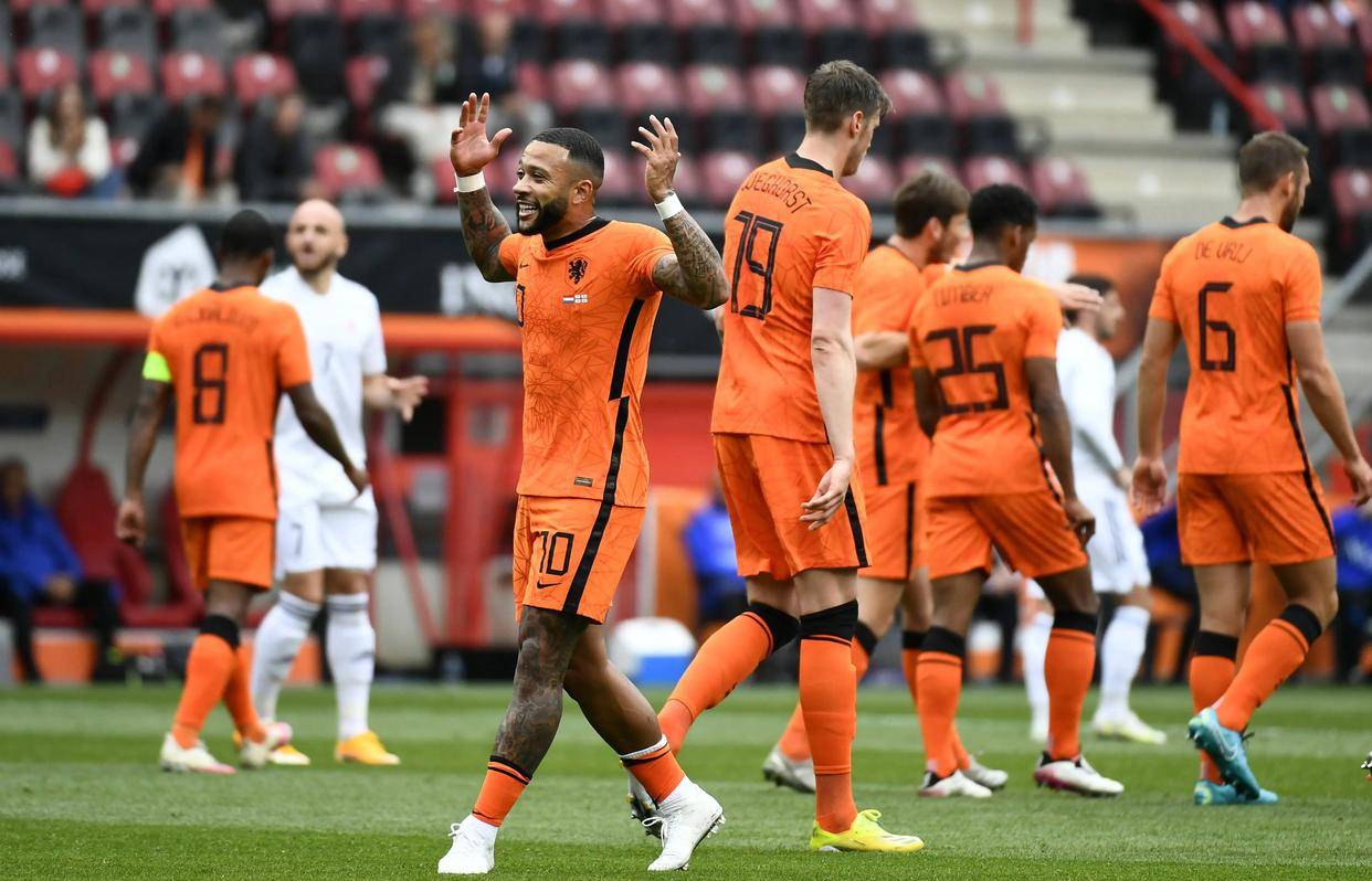 爱游戏网页版入口-荷兰队在欧洲预选赛中遭遇失利，面临压力