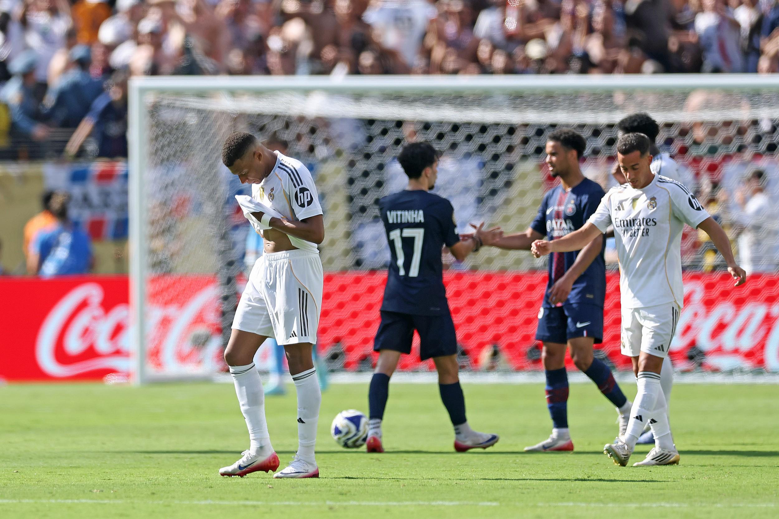 包含皇马遭遇惨败，连续两场失利的词条