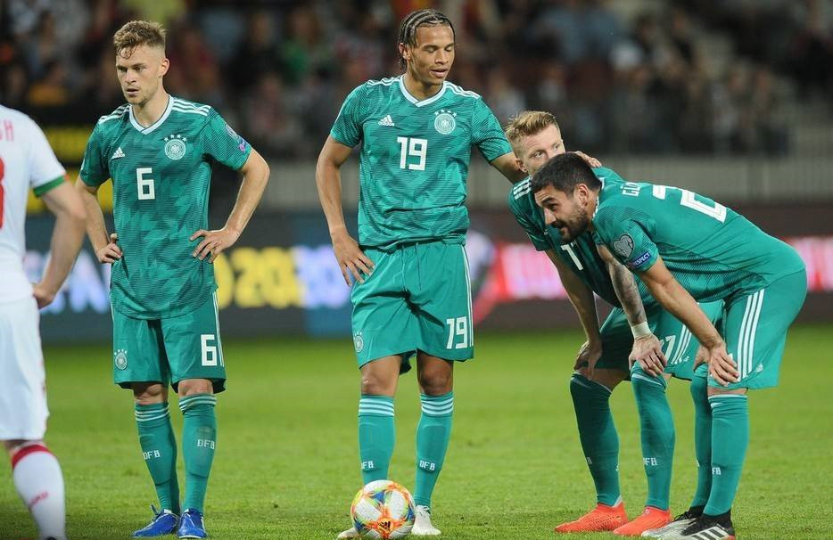 爱游戏体育官网-爱沙尼亚主场绝杀白俄罗斯，欧洲预选赛喜迎首胜的简单介绍