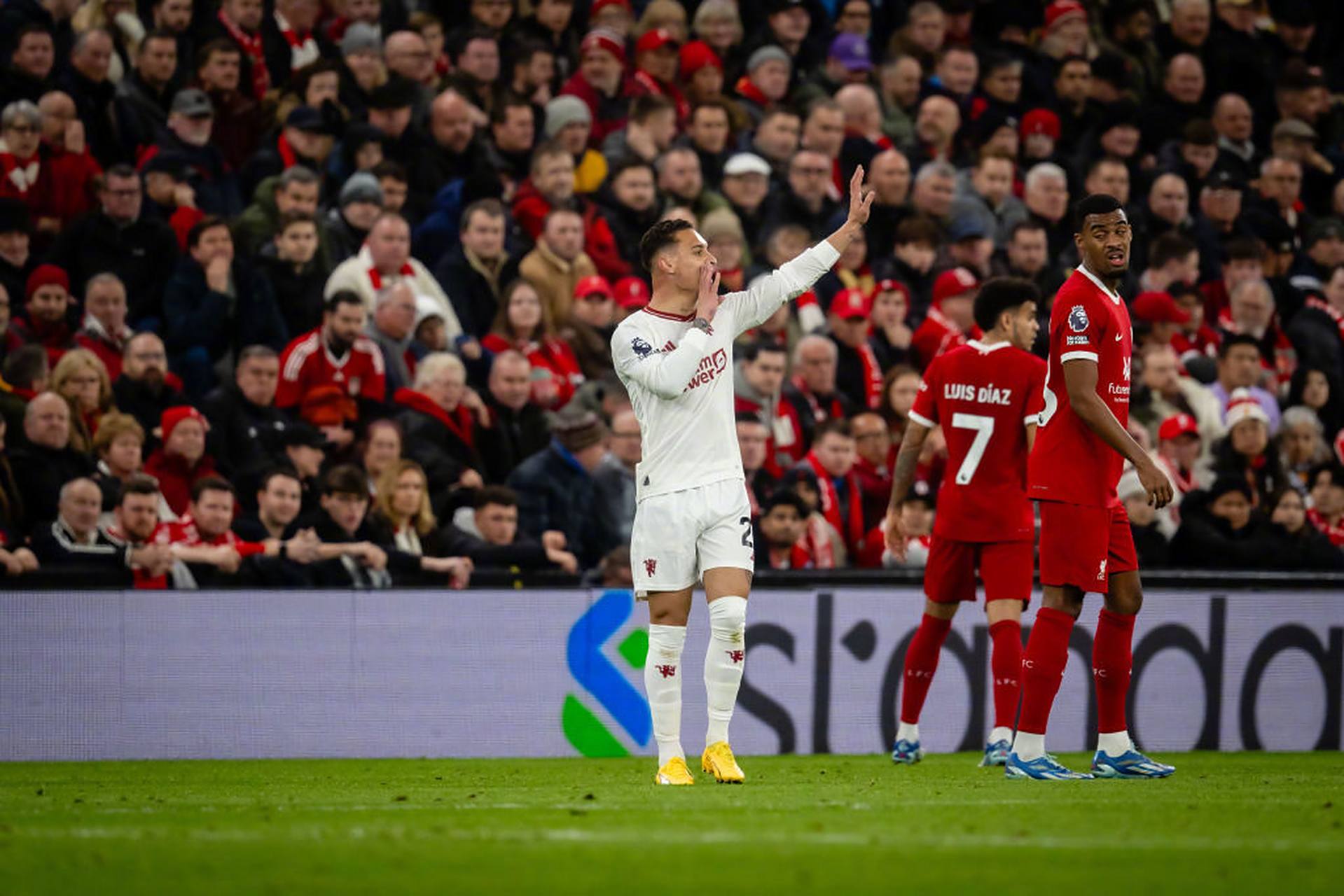 爱游戏体育官网-传奇比赛：曼联迎战利物浦的对决！