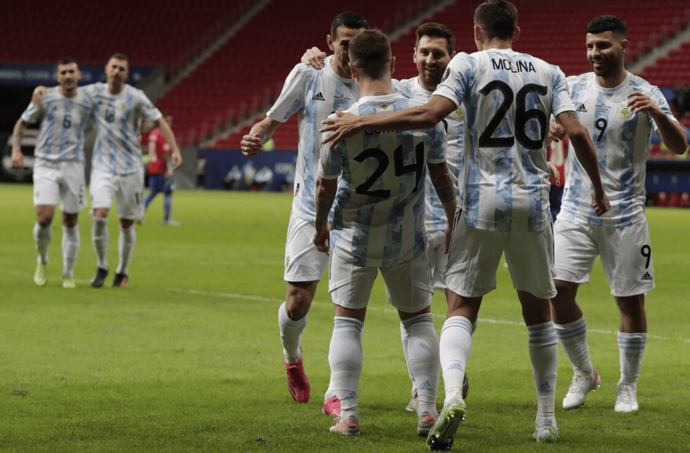 爱游戏网页版登录入口-南美篮球联赛进行到淘汰赛阶段，谁能笑到最后？