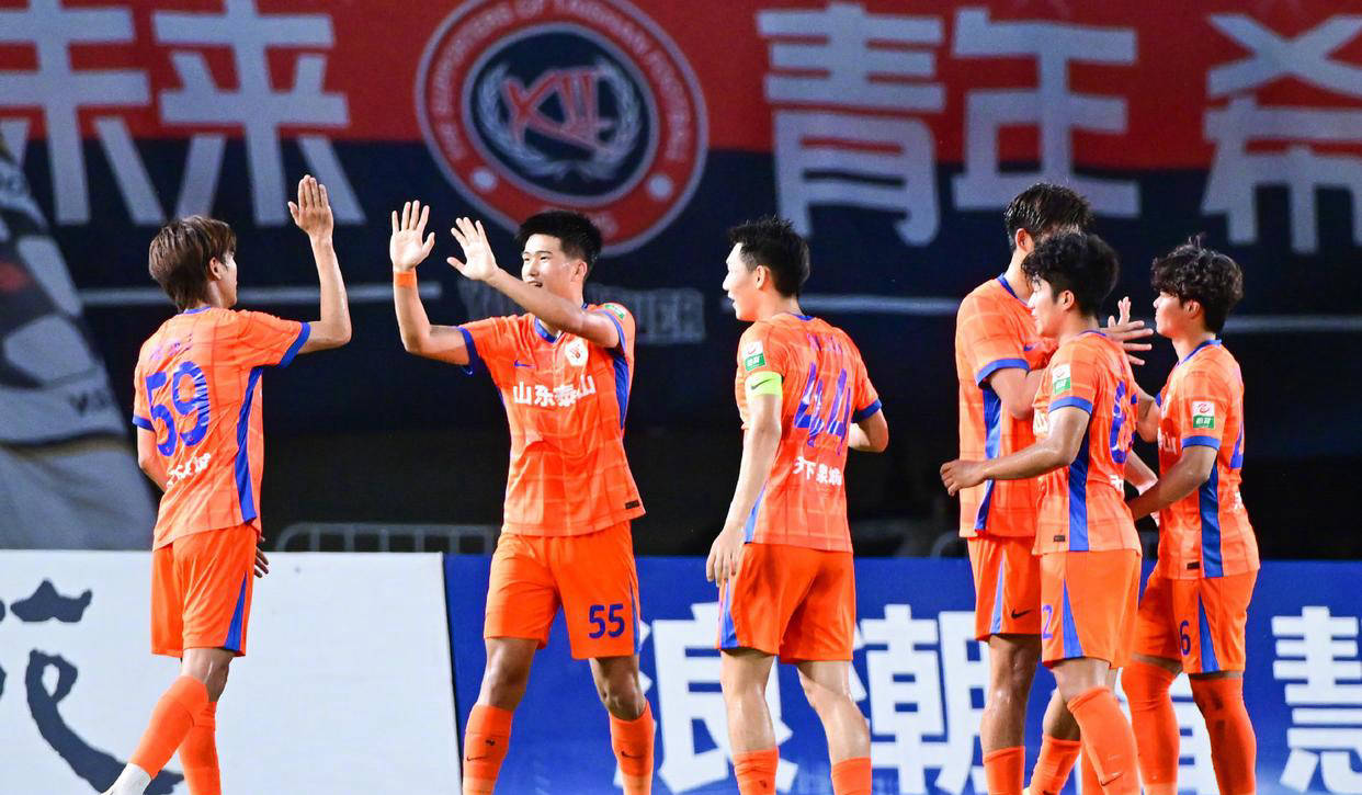 爱游戏在线-球队青年球员崭露头角，成为关键先生