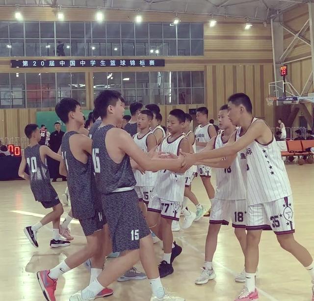 爱游戏app下载-篮球比赛中球员们的团队合作备受赞誉