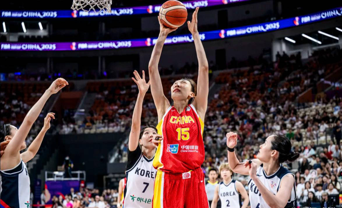 球员表现亮眼,给观众带来精彩比赛 球员表现亮眼,给观众带来精彩比赛