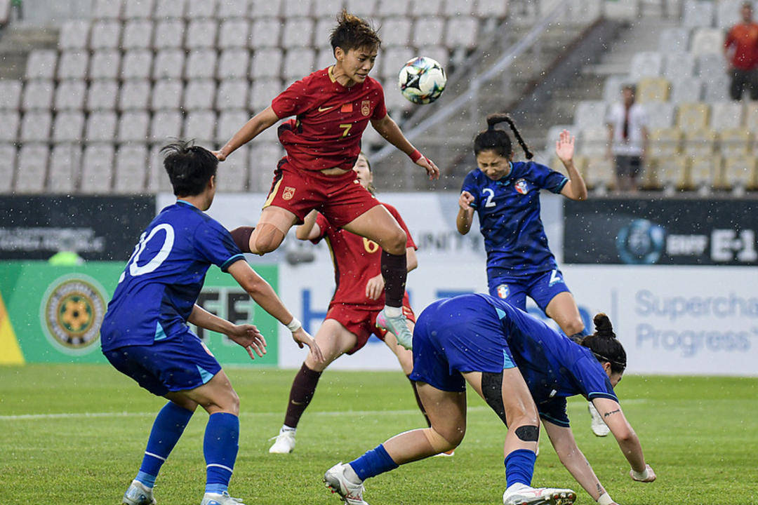 爱游戏登录-包含女足赛事直播精彩呈现，技术过硬实力压倒对手的词条