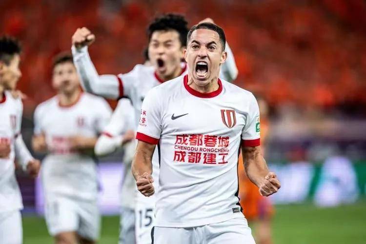 人队进攻火力全开，轻松战胜对手