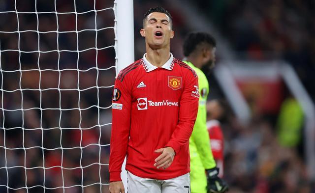 包含马德里两大豪门将进行关键之战裁判闪电红牌的词条