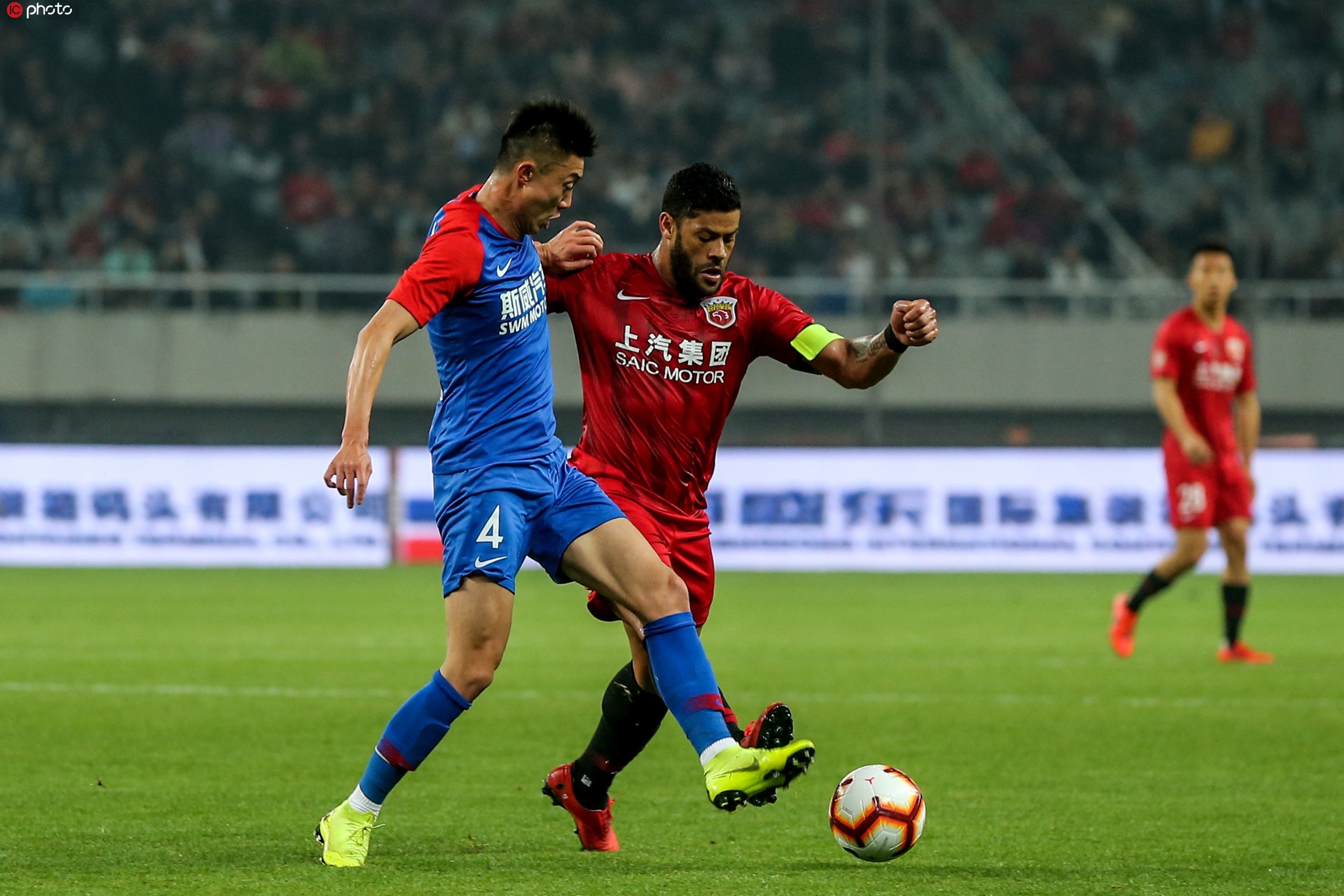 爱游戏官网-关于上海上港战平重庆斯威，取得宝贵积分的信息