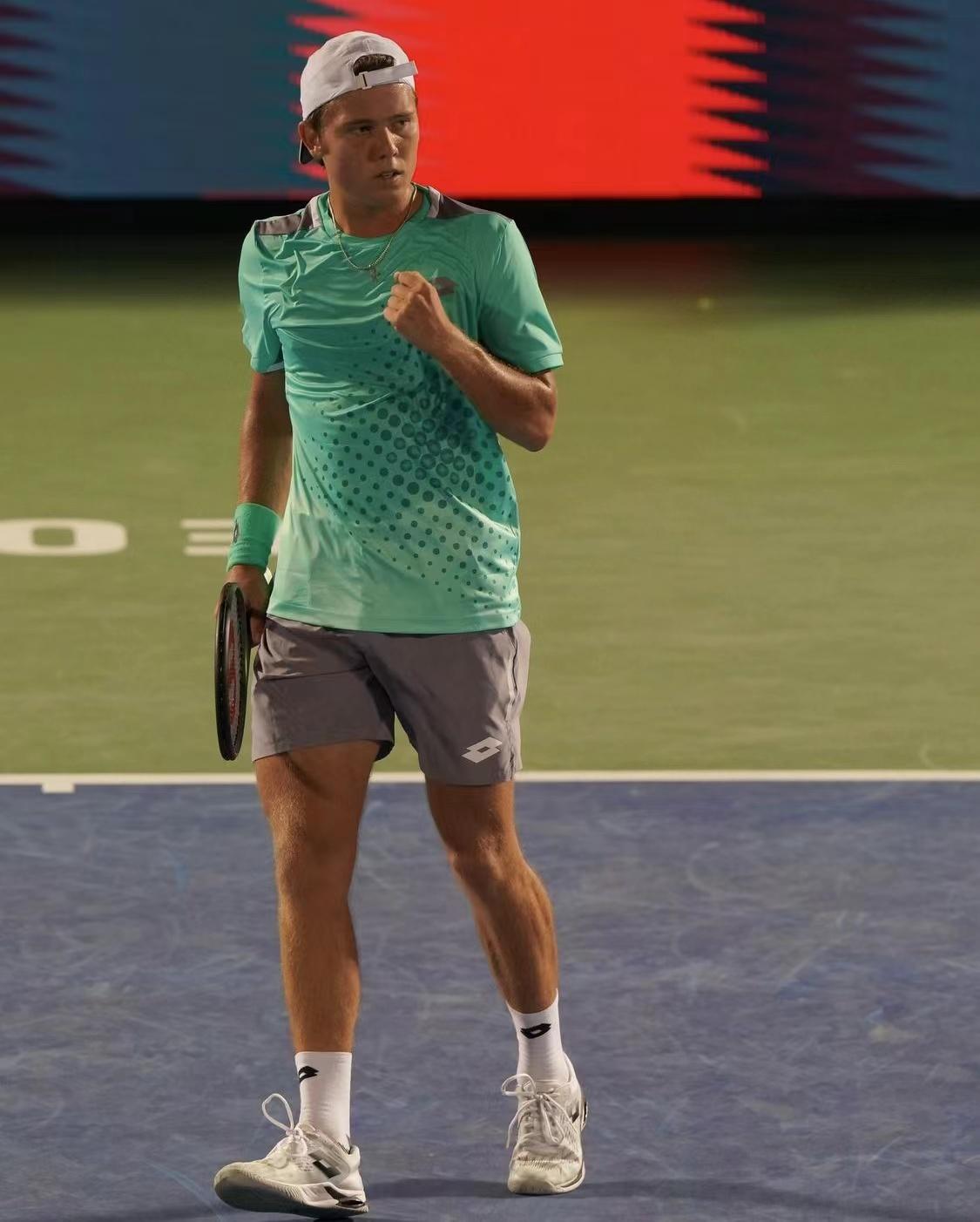 爱游戏中国官网-关于美国卫冕冠军气场十足，轻松晋级的信息