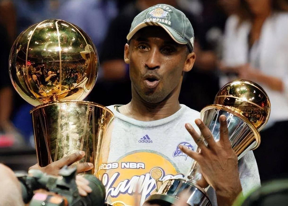 NBA传奇巨星!科比、乔丹、韦德齐聚赛场 NBA传奇巨星!科比、乔丹、韦德齐聚赛场