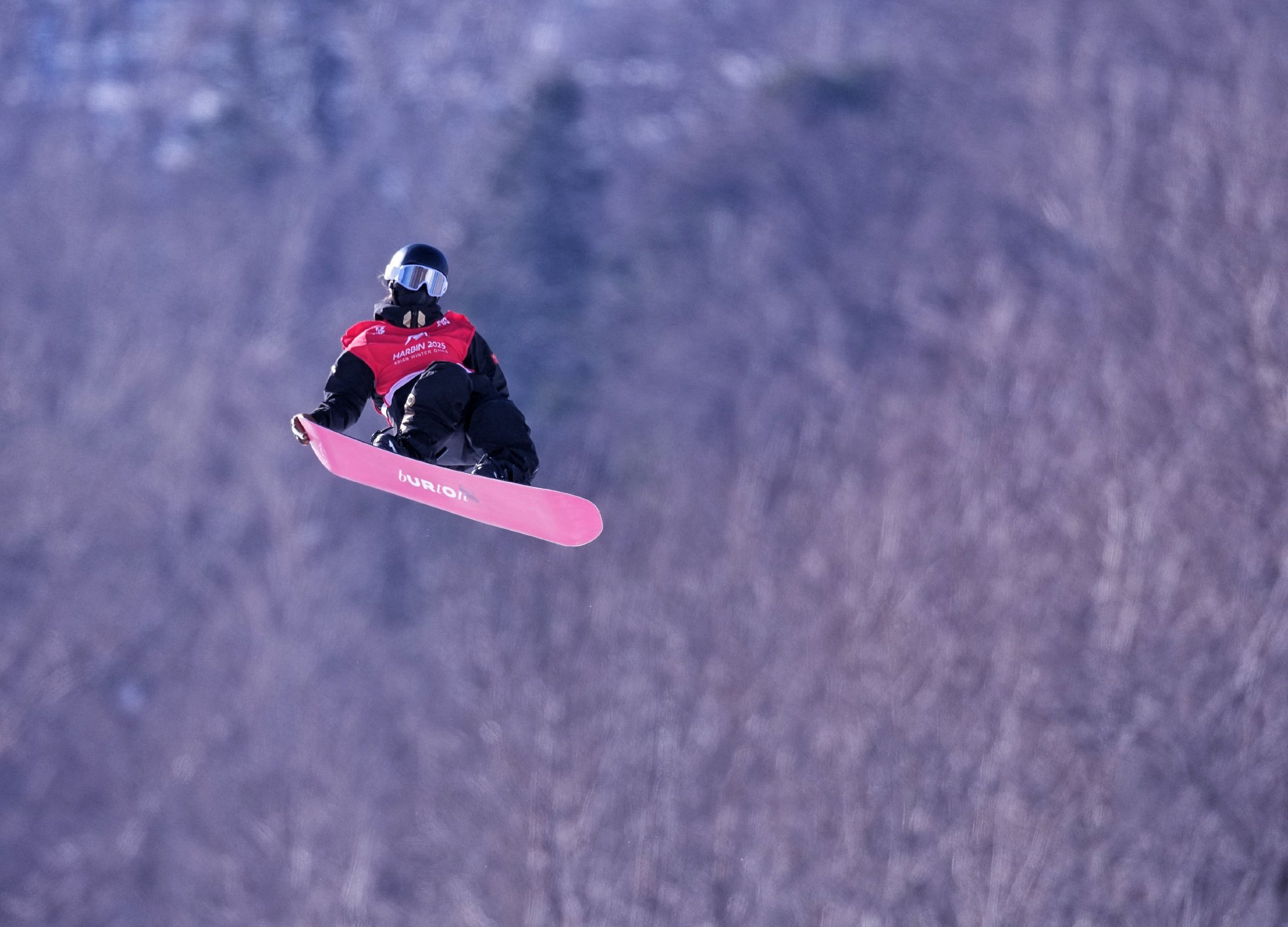 爱游戏登录-滑雪比赛场上的优雅舞者，冲向冠军