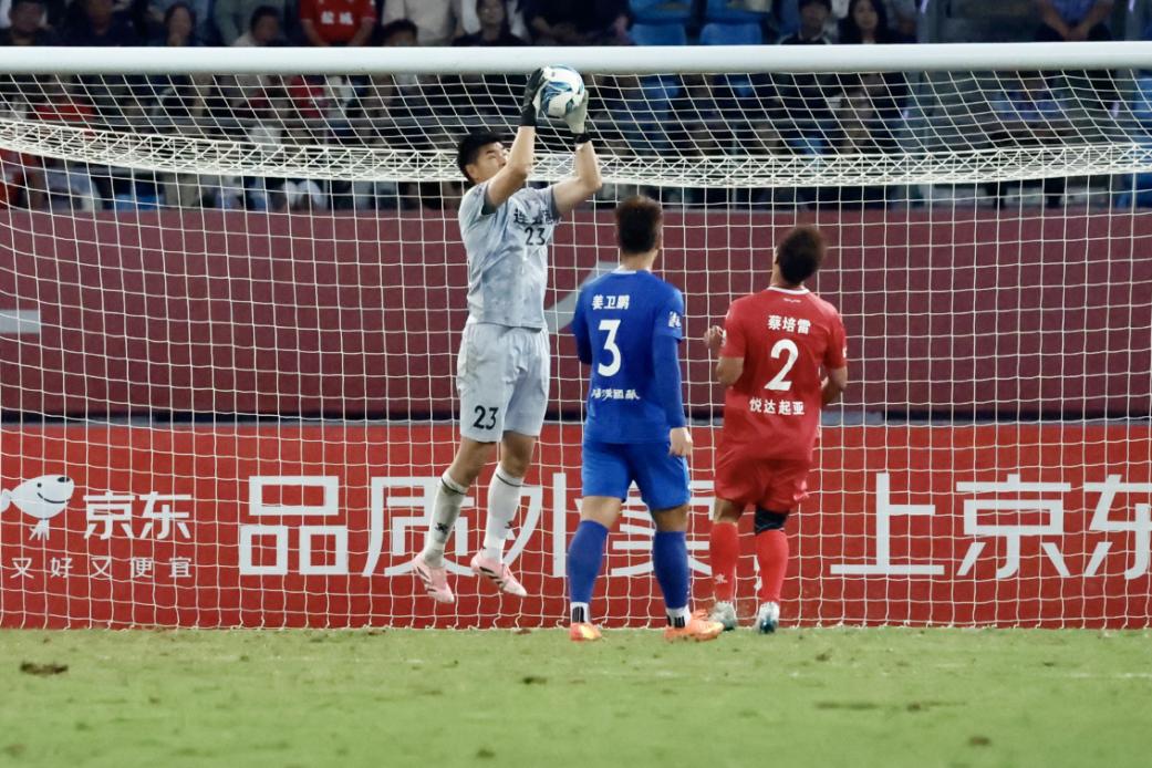 广州蓝队主场胜利,球员表现出色 广州蓝队主场胜利,球员表现出色