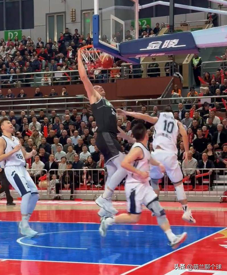 爱游戏官网-本土球员爆发，助球队击败劲敌的简单介绍